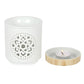 Ce brûleur en céramique blanche présente un motif de mandala découpé avec une base en céramique effet bois, il sera parfait dans votre intérieur.